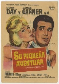 5d932 THRILL OF IT ALL Spanish herald 1963 wonderful MCP art of Doris Day kissing James Garner!