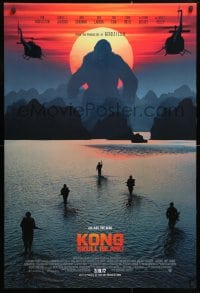 5g738 KONG: SKULL ISLAND int'l advance DS 1sh 2017 Jackson, Hiddleston, huge ape and soldiers!