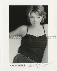 6b591 ARI MEYERS signed 8x10 publicity still 2000s seated portrait of the sexy actress!