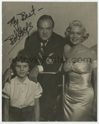 6b254 BOB HOPE signed deluxe 7.5x9.5 still 1953 great portrait with Marilyn Maxwell & young girl!