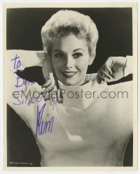 6b324 KIM NOVAK signed deluxe 8x10 still 1950s sexy smiling close up wearing turtleneck sweater!