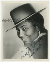 6b924 PEARL BAILEY signed 8x10 REPRO still 1970s close up looking over shoulder & wearing hat!
