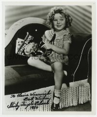 6b970 SHIRLEY TEMPLE signed 8x9.75 REPRO still 1984 the child star reading Screen Book magazine!