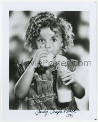 6b969 SHIRLEY TEMPLE signed 8x10 REPRO still 1999 the adorable child star drinking a glass of milk!