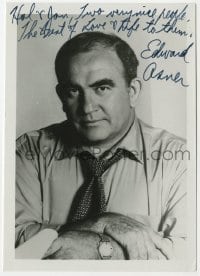 6b451 EDWARD ASNER signed 5x7 fan photo 1970s close up as Lou Grant with his arms crossed!