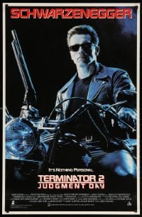 6g276 TERMINATOR 2 26x40 video poster 1991 Arnold Schwarzenegger on motorcycle with shotgun!