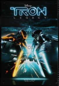 6g965 TRON LEGACY teaser DS 1sh 2010 great different close up image of light cycles!