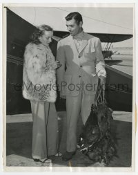 6h228 CLARK GABLE/CAROLE LOMBARD 7.75x9 news photo 1940 back from hunting trip w/ducks for friends!