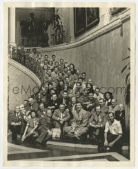 6h646 MRS. MINIVER candid deluxe 8x10 still 1942 Wyler, Garson & Pidgeon with cast & crew on stairs!
