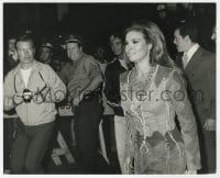 6h758 RAQUEL WELCH 8x10 news photo 1970s attending premiere wearing great Indian necklace!!