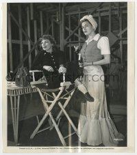 6h842 SONG OF SCHEHERAZADE candid 8.25x9.5 still 1947 Yvonne De Carlo & ballerina Tilly Losch on set