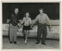 6h913 TILL THE END OF TIME candid 8.25x10 still 1946 Dmytryk & Porter teach Madison to ice skate!