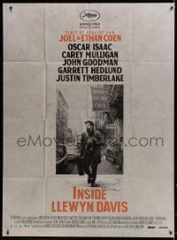 6k731 INSIDE LLEWYN DAVIS French 1p 2013 Coen Brothers, Oscar Isaac on street with cat & guitar!