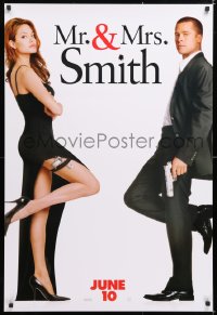 6r799 MR. & MRS. SMITH teaser 1sh 2005 June 10 style, assassins Brad Pitt & sexy Angelina Jolie!