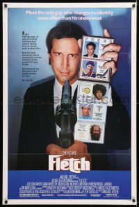 7b361 FLETCH 1sh 1985 Michael Ritchie, wacky detective Chevy Chase has gun pulled on him!