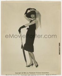 7f208 BREAKFAST AT TIFFANY'S 8x10 still 1961 full-length Audrey Hepburn keeping her hat on!