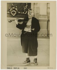 7f597 LIMELIGHT 8x10 still 1952 Charlie Chaplin performing on stage in baggy pants with violin!