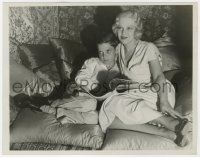 7f403 GLENDA FARRELL 7x9 news photo 1920s reading Harper's Bazaar at home with her young son Tommy!