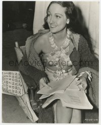 7f463 HER JUNGLE LOVE candid 7.75x9.75 still 1938 Dorothy Lamour w/scripts for next movie by Lobben!