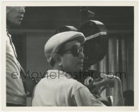 7f469 HIGH & LOW candid 8x10 still 1964 Akira Kurosawa behind camera, adapted from Ed McBain novel!