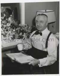 7f490 HOW TO MARRY A MILLIONAIRE candid 7.75x9.75 still 1953 William Powell with coffee & script!