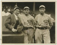 7f592 LEON ERROL 8x10 news photo 1925 the Australian actor w/real Cincinnati Reds baseball players!