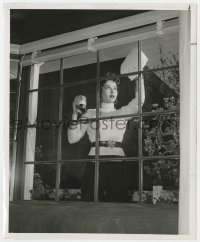 7f651 MARTHA HYER 8.25x10 still 1954 washing her windows in her living room by Mel Traxel!