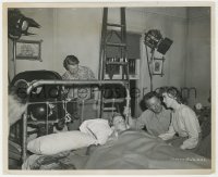7f719 ON DANGEROUS GROUND candid 8x10 still 1951 director Nicholas Ray by Ida Lupino during filming