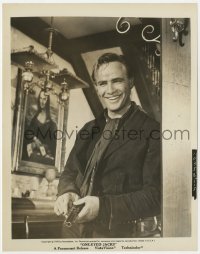7f723 ONE EYED JACKS 8x10.25 still 1961 great smiling close up of Marlon Brando with his gun drawn!