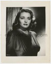 7f740 PATRICIA NEAL 8x10.25 still 1950s waist-high portrait of the pretty actress in shadows!