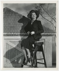 7f801 ROSALIND RUSSELL 8.25x10 still 1940s seated on ladder outdoors by prop barn by Coburn!