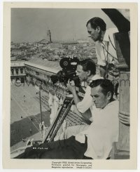 7f874 SUMMERTIME candid 8.25x10 still 1955 director David Lean directing high above Venice, Italy!