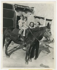7f496 HUMPHREY BOGART/LAUREN BACALL 8.25x10 news photo 1955 with kids Stephen & Leslie on donkey!
