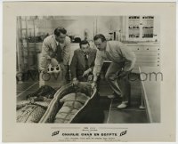 7r493 CHARLIE CHAN IN EGYPT French LC 1935 Warner Oland, Beck and Conroy examine mummies!