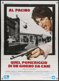7t797 DOG DAY AFTERNOON Italian 1p 1975 different image of Al Pacino with gun, crime classic!