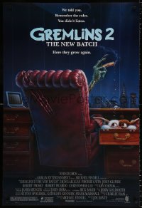 7z660 GREMLINS 2 DS 1sh 1990 great Winters artwork of Gremlin in executive chair!