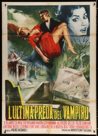 8b196 PLAYGIRLS & THE VAMPIRE Italian 1p 1963 great art of man carrying sexy woman in graveyard!