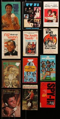 8d441 LOT OF 12 TV PAPERBACK BOOKS 1960s-1970s Brady Bunch, Laverne & Shirley, Flip Wilson!