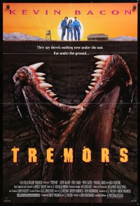 8f930 TREMORS 1sh 1990 Kevin Bacon, Fred Ward, great sci-fi horror image of monster worm!
