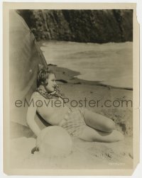 8g098 ANITA PAGE 8x10.25 still 1928 taking a break at the beach after filming Telling the World!