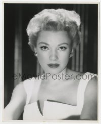 8g107 ANNE BAXTER deluxe 8x10 news photo 1950s head & shoulders portrait staring at the camera!