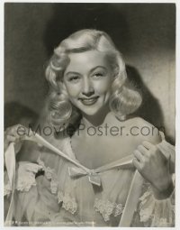 8g353 GLORIA GRAHAME 7.25x9.5 still 1947 the beautiful actress tying a bow on her nightgown!