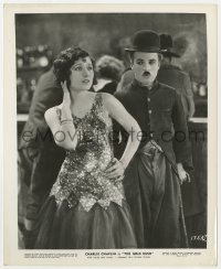 8g364 GOLD RUSH 8.25x10 still R1941 classic image of Charlie Chaplin & Georgia Hale from one-sheet!