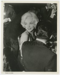 8g366 GOLDEN GLOBE AWARDS 8x10.25 still 1962 Marilyn Monroe at dinner table being photographed!