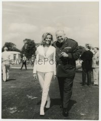 8g368 GOLDFINGER candid 7.5x9.25 still 1964 Honor Blackman & Gert Frobe smiling for the camera!