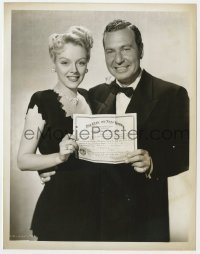 8g437 I LOVE A BANDLEADER 8x10.25 still 1945 Leslie Brooks & Phil Harris show marriage certificate!