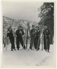 8g489 JUNE DUPREZ/ANNE JEFFREYS 8.25x10 still 1944 on a ski trip with other actors by Bachrach!