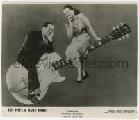 8g528 LES PAUL/MARY FORD 7.5x8.75 music publicity still 1955 great portrait on giant Gibson guitar!
