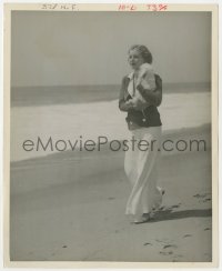 8g551 LORETTA YOUNG 8x10 still 1932 strolling on the beach with her fox terrier pup by Lippman!