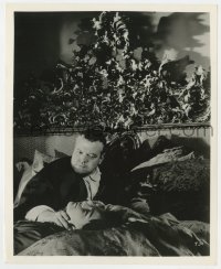8g926 TRIAL 8.25x10 still 1962 c/u of crazed Orson Welles choking Romy Schneider in her sleep!